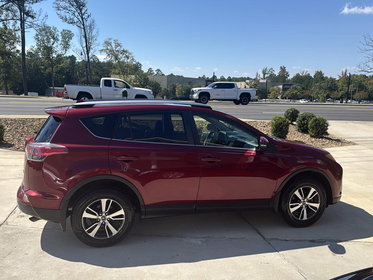 2018 Toyota RAV4 XLE - Photo 6