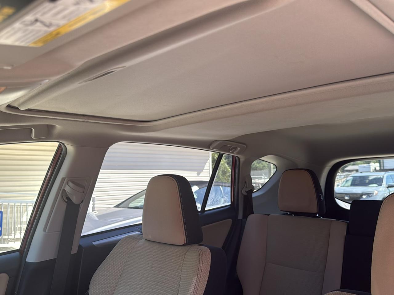 2018 Toyota RAV4 XLE - Photo 11