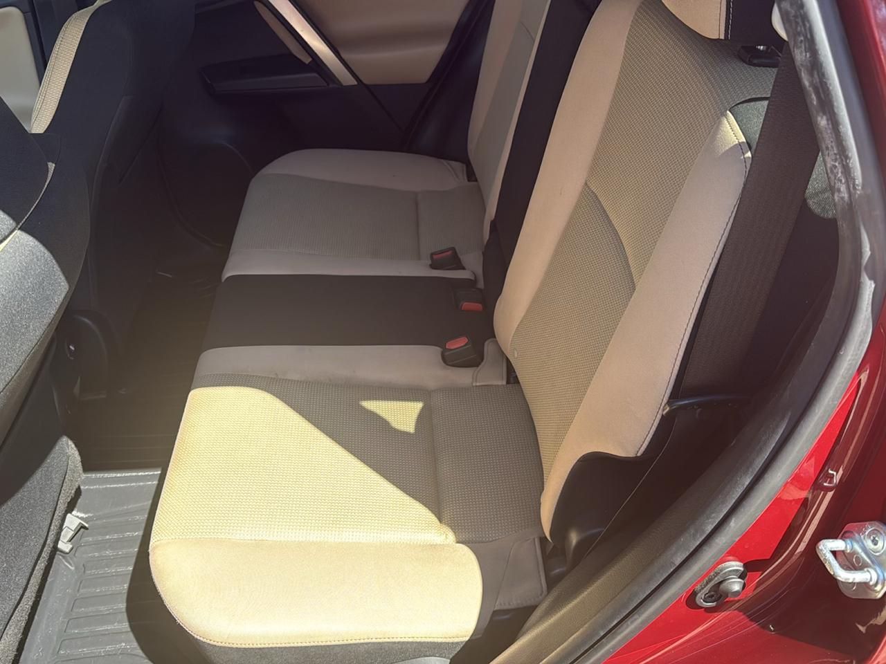 2018 Toyota RAV4 XLE - Photo 12