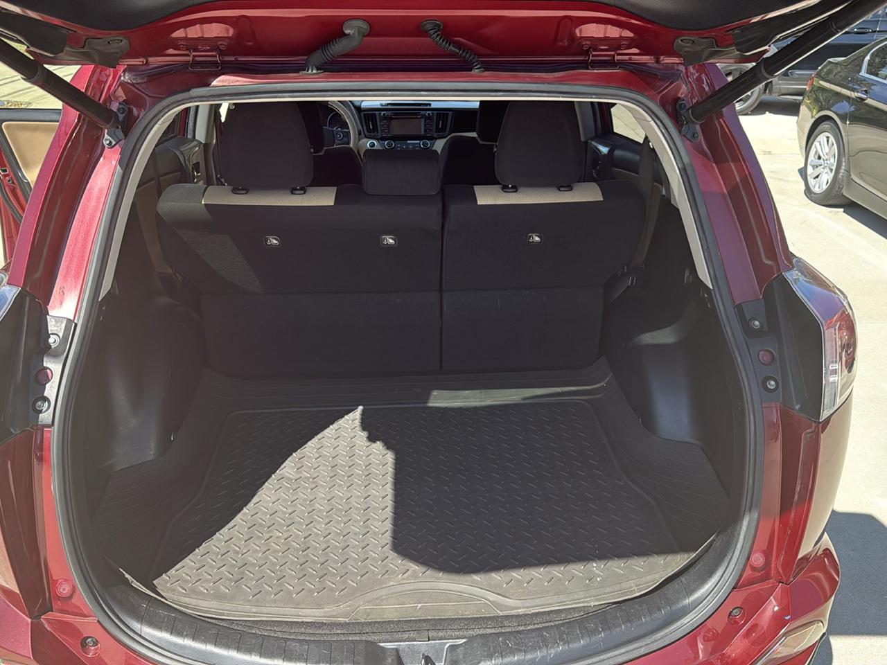 2018 Toyota RAV4 XLE - Photo 13