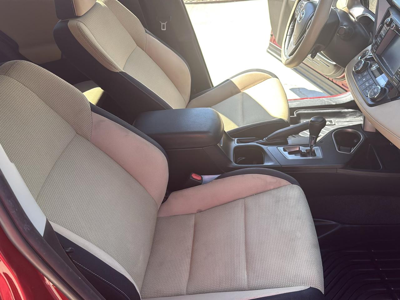 2018 Toyota RAV4 XLE - Photo 15
