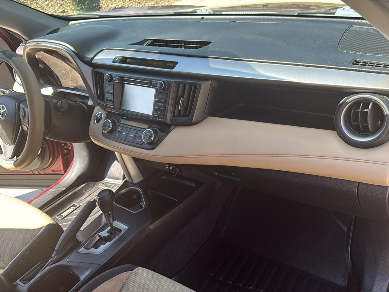 2018 Toyota RAV4 XLE - Photo 16
