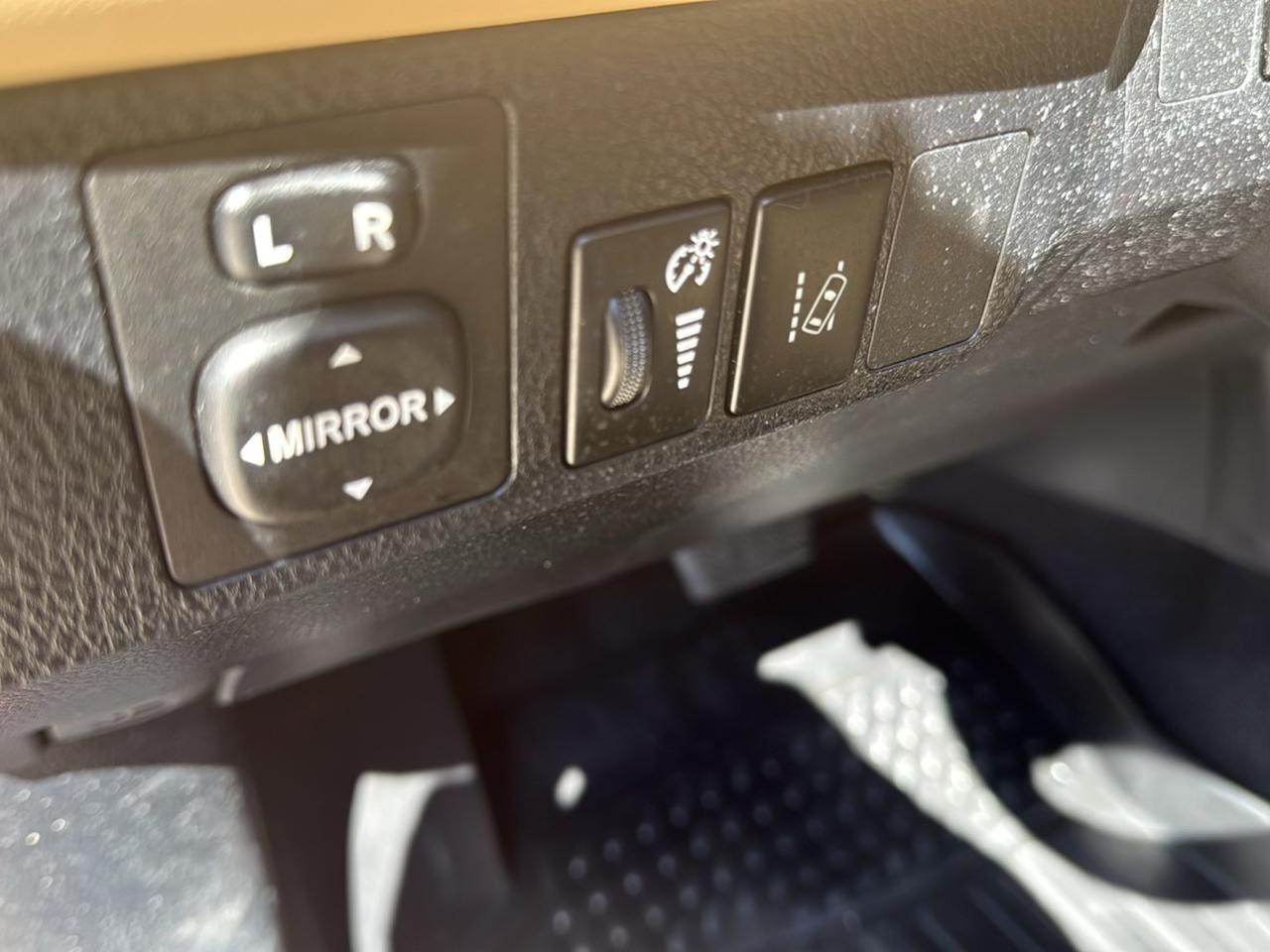 2018 Toyota RAV4 XLE - Photo 17