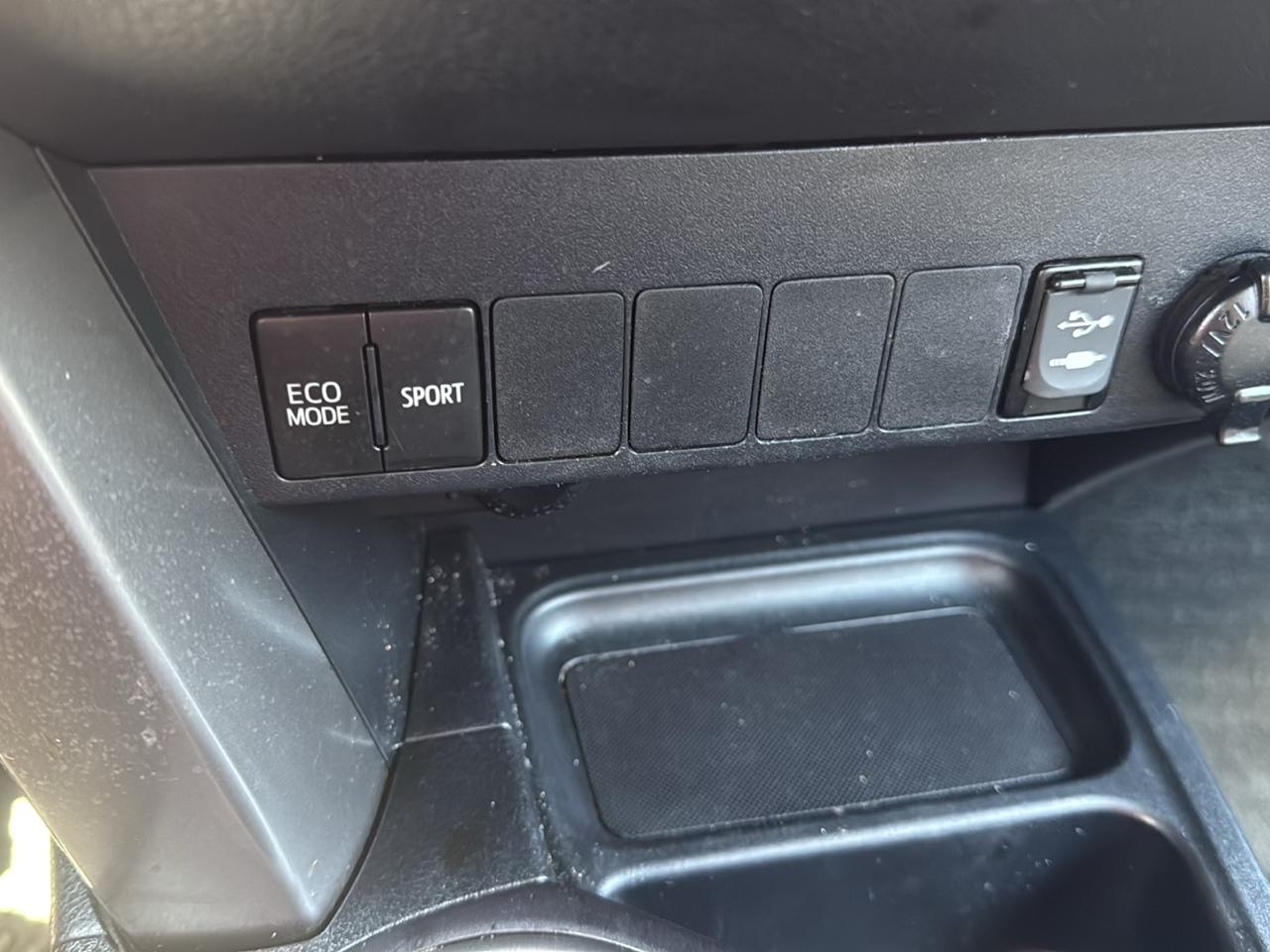 2018 Toyota RAV4 XLE - Photo 19