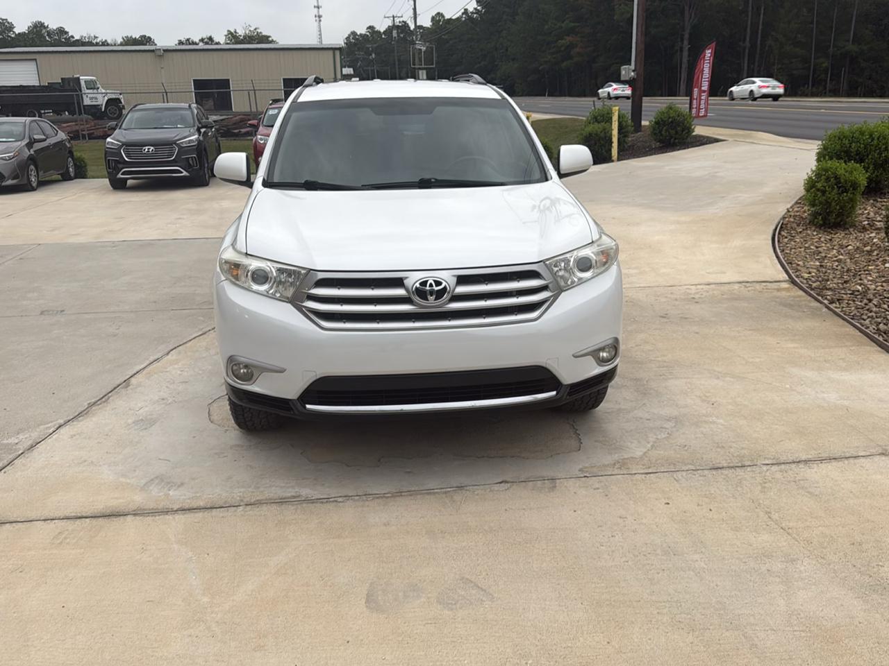 Toyota Highlander LE Plus 4D SUV FWD 2013