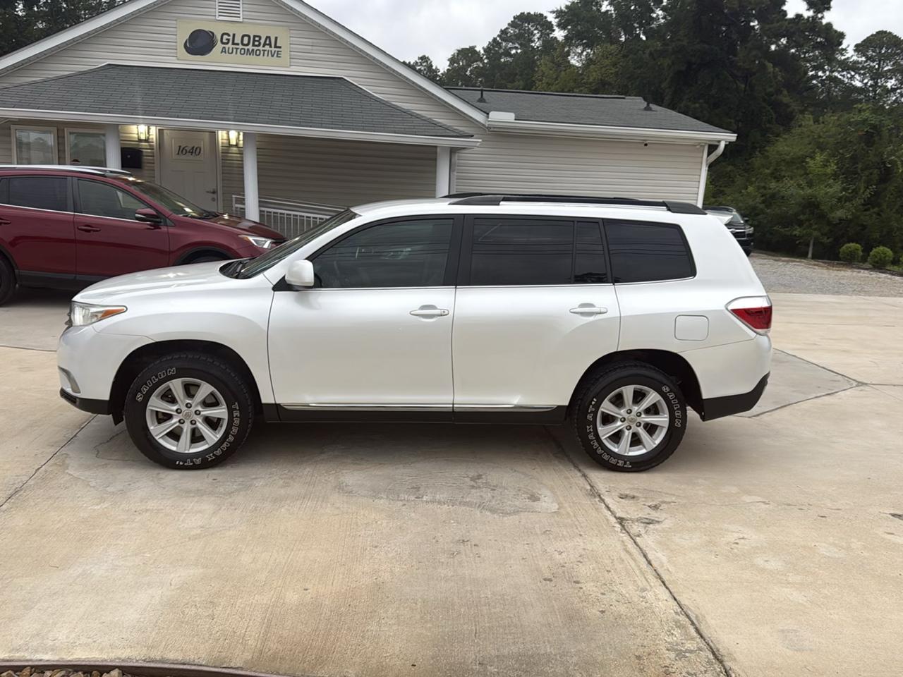 Toyota Highlander LE Plus 4D SUV FWD 2013