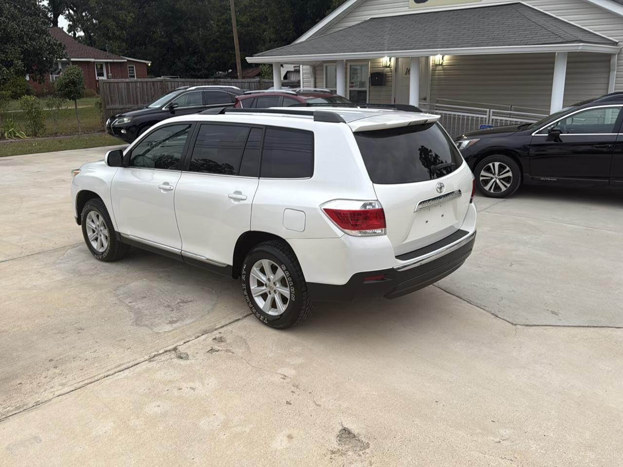 Toyota Highlander LE Plus 4D SUV FWD 2013