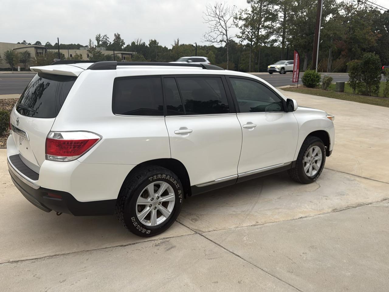 Toyota Highlander LE Plus 4D SUV FWD 2013