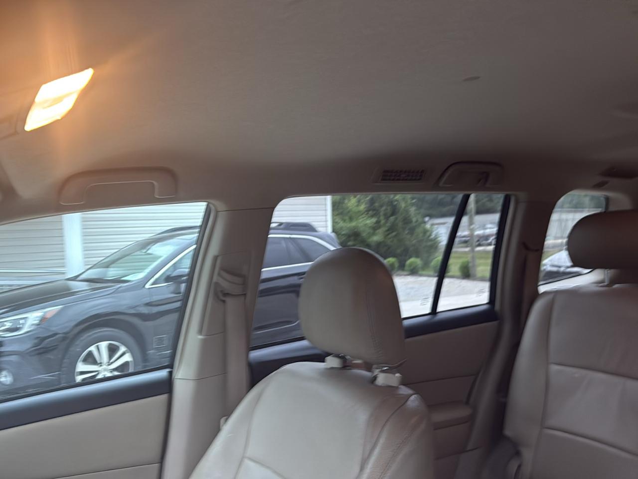 Toyota Highlander LE Plus 4D SUV FWD 2013