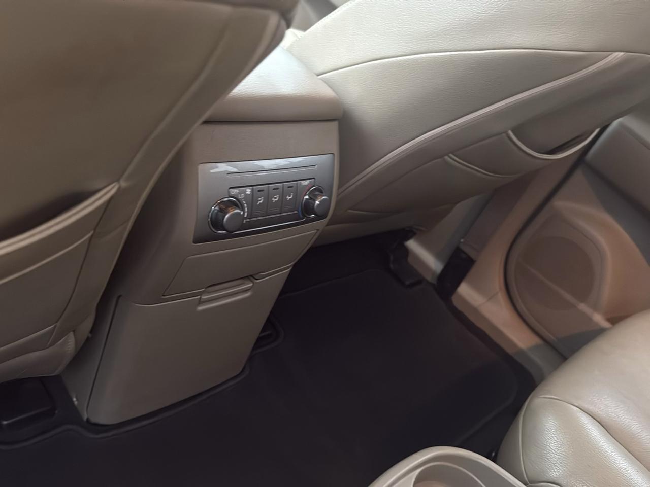Toyota Highlander LE Plus 4D SUV FWD 2013