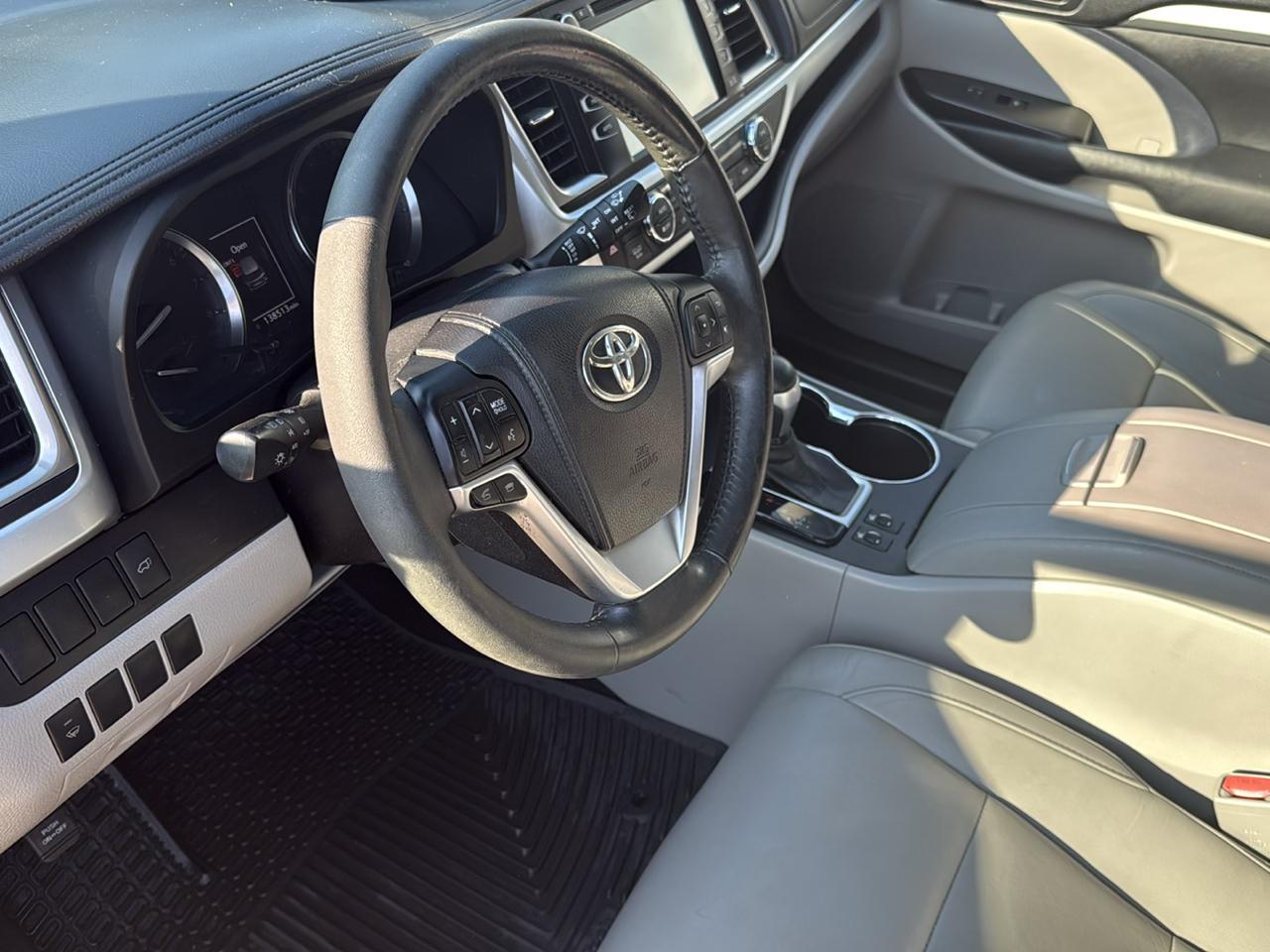 Toyota Highlander XLE FWD V6 2015