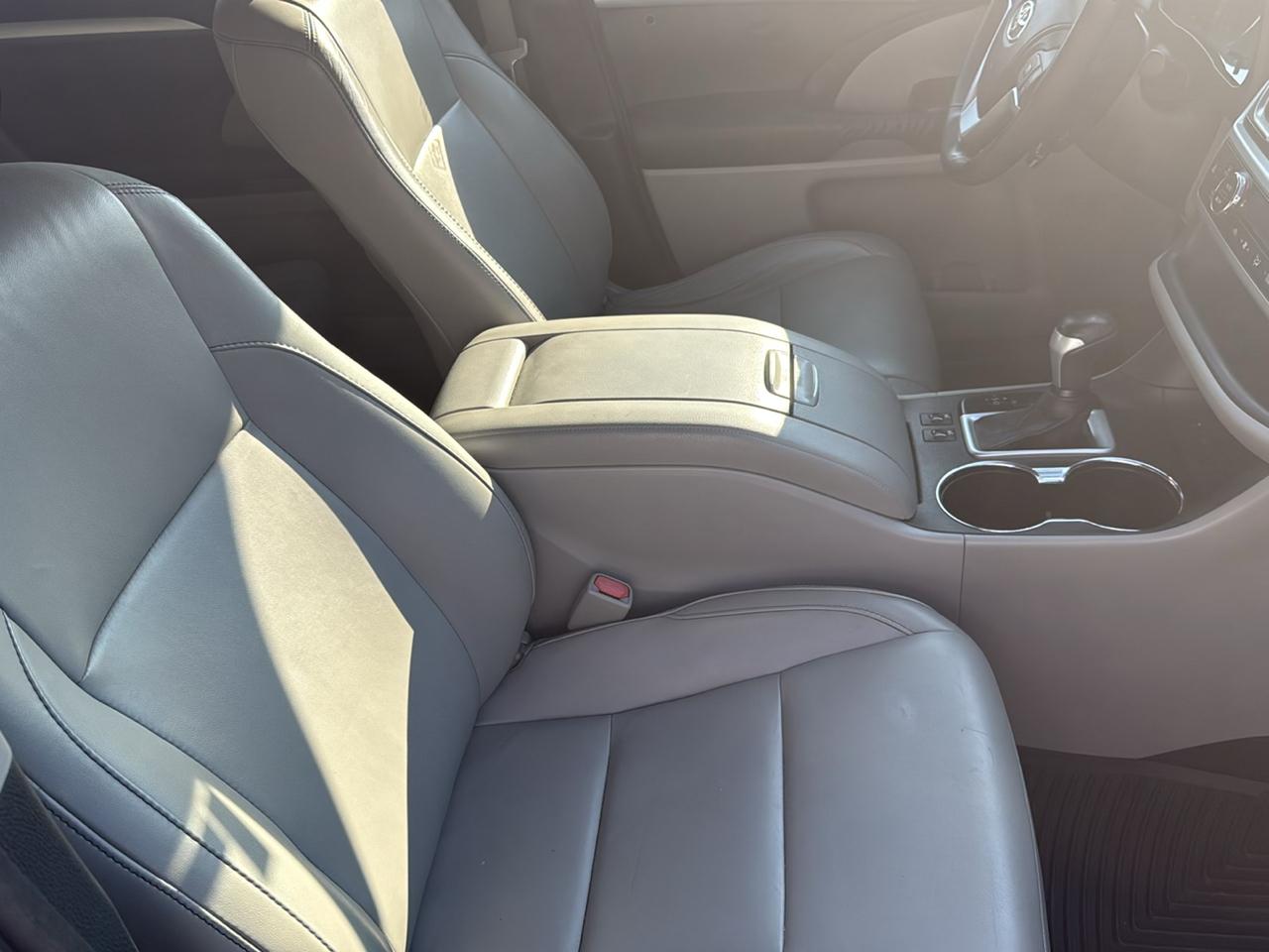 Toyota Highlander XLE FWD V6 2015