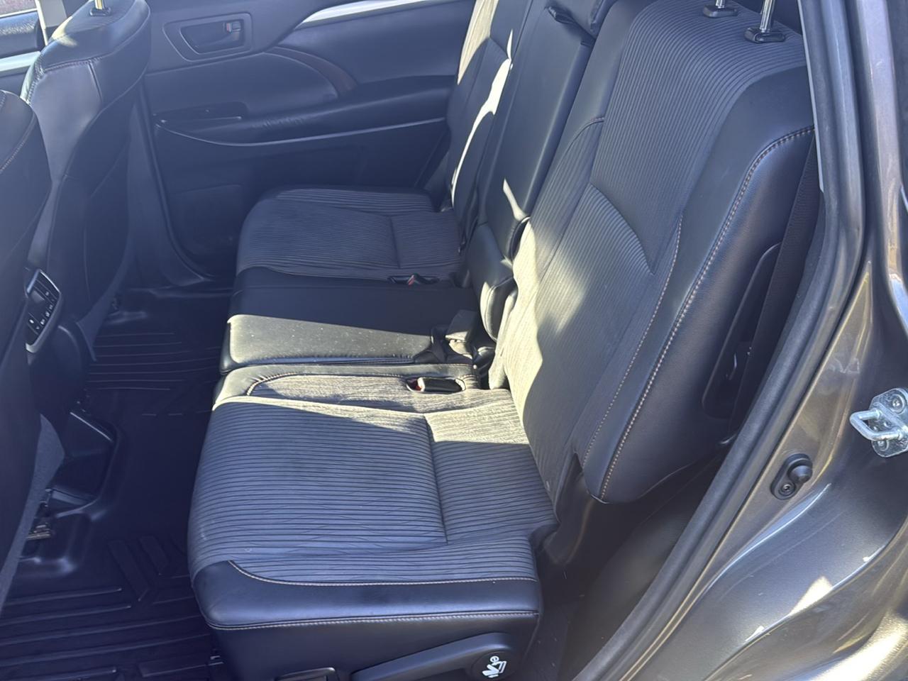 Toyota Highlander LE Plus FWD V6 2015