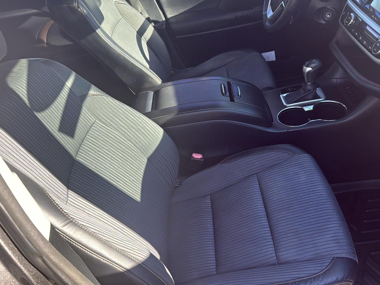 Toyota Highlander LE Plus FWD V6 2015