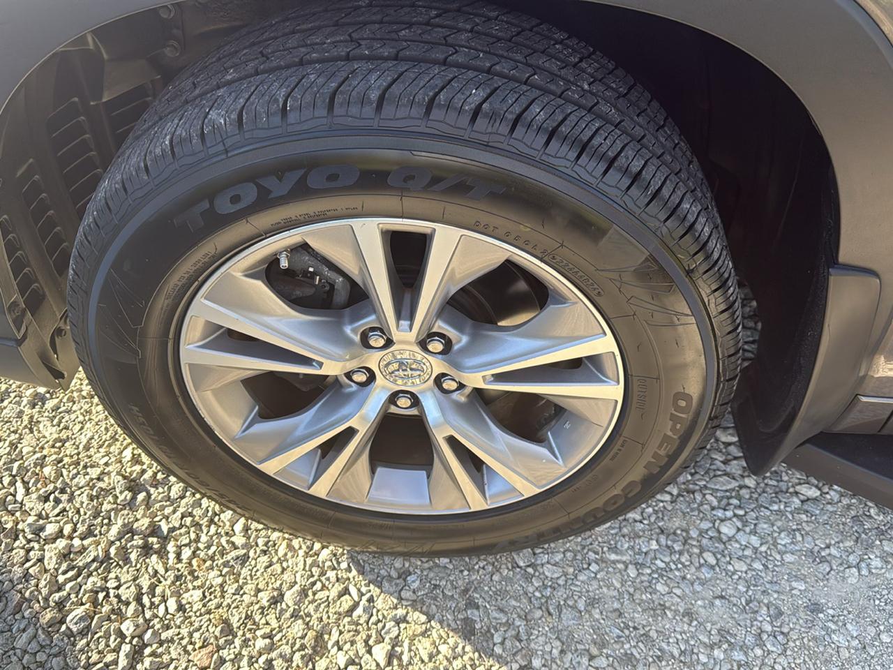 Toyota Highlander LE Plus FWD V6 2015