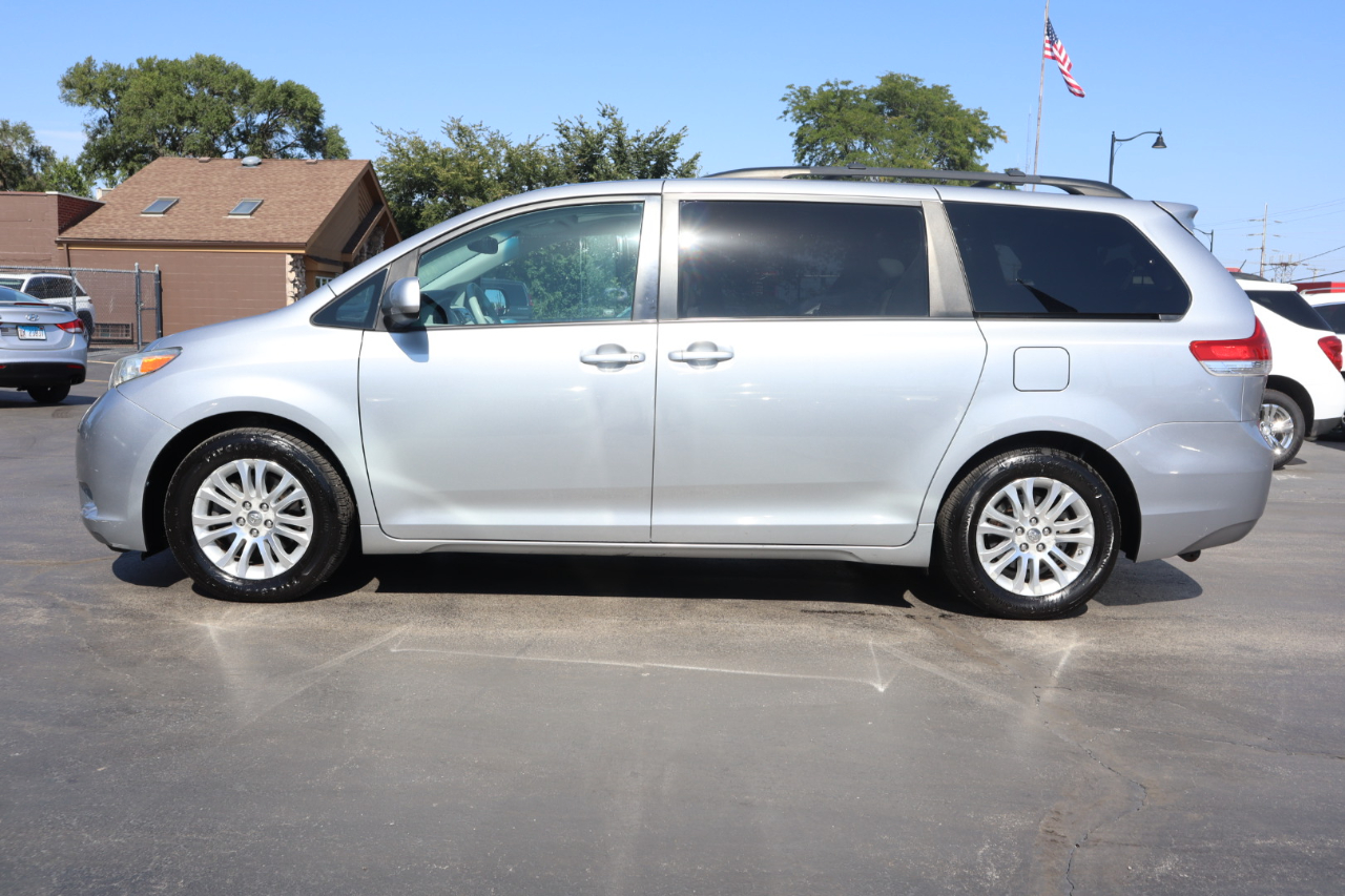 2011 Toyota Sienna Limited photo 2