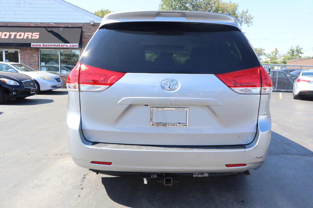 2011 Toyota Sienna Limited photo 4