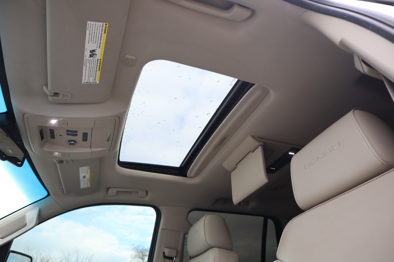 GMC Yukon Denali 4WD 2015