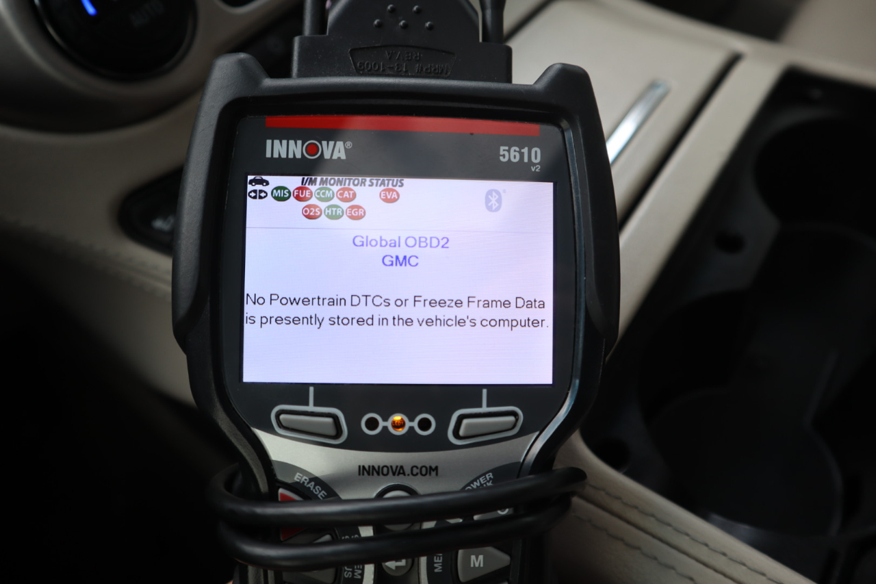 GMC Yukon Denali 4WD 2015