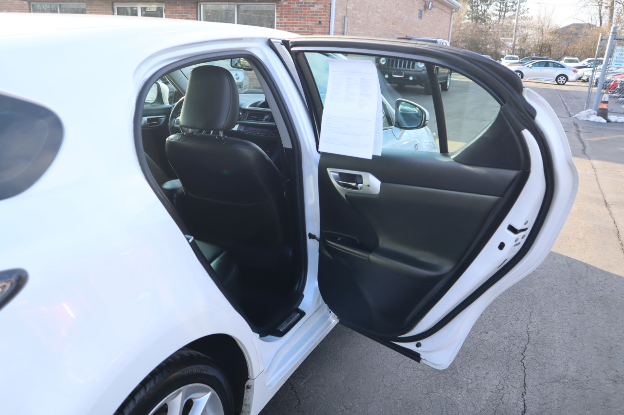 Lexus CT 200h F SPORT 2012