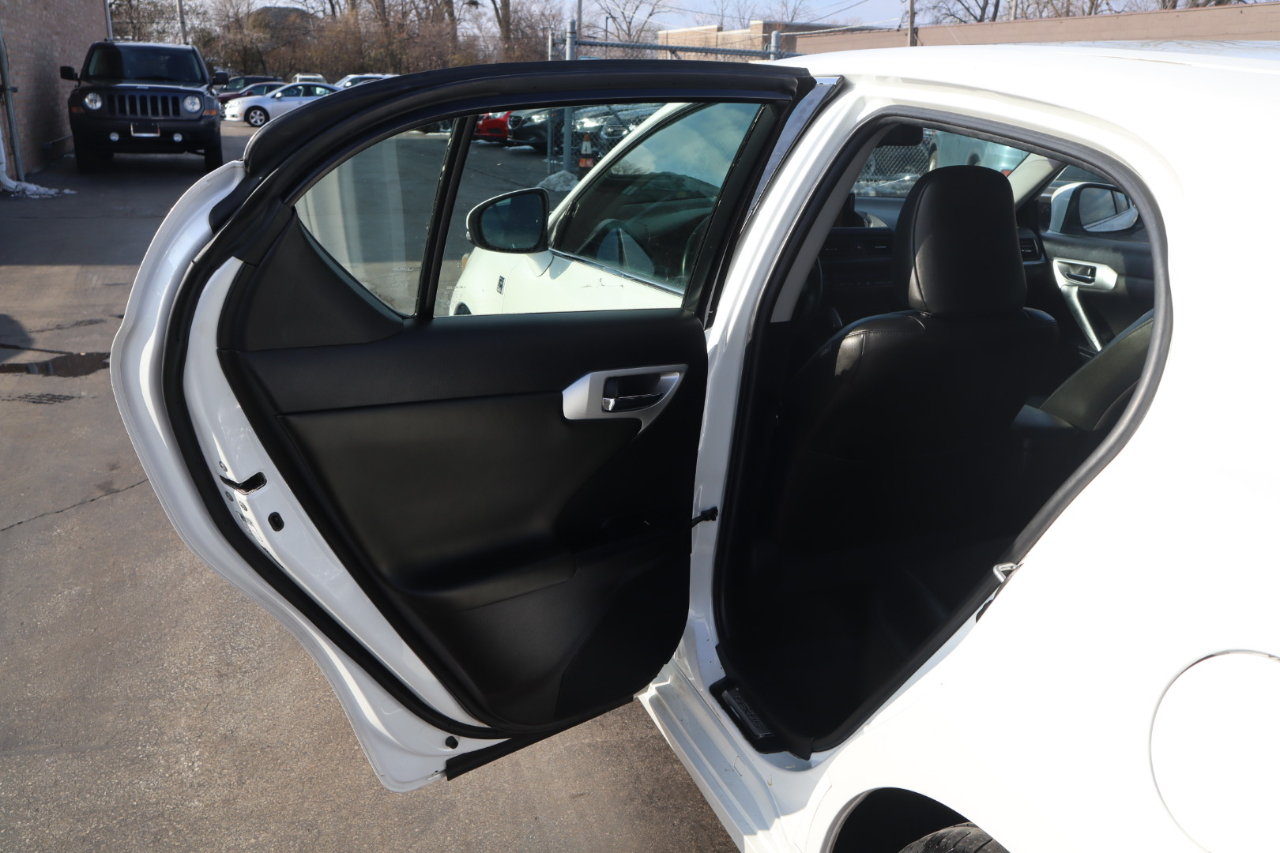 Lexus CT 200h F SPORT 2012