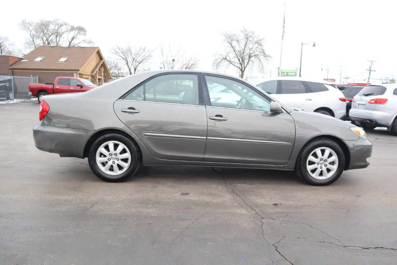 Toyota Camry XLE V6 2004