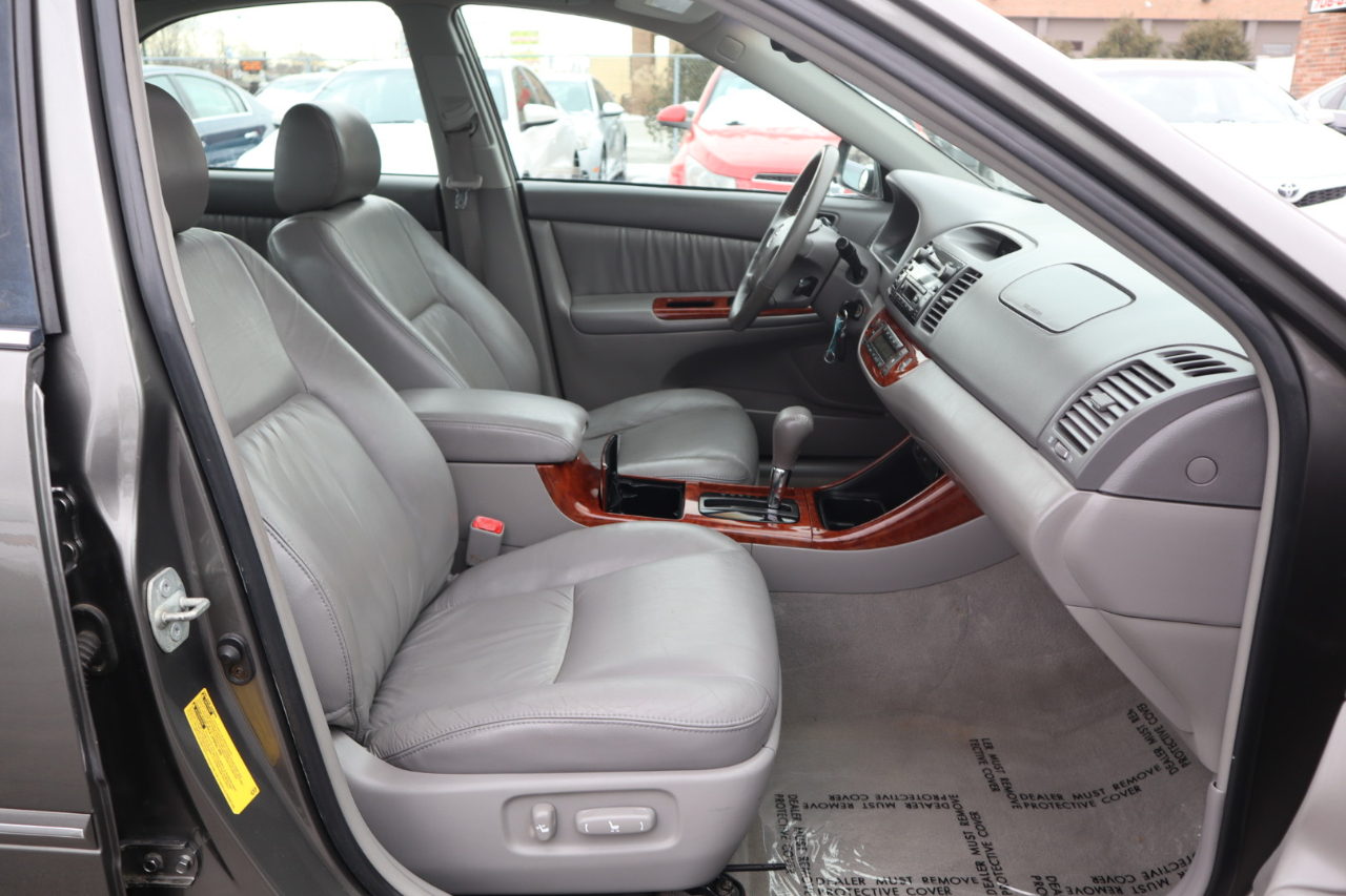 Toyota Camry XLE V6 2004