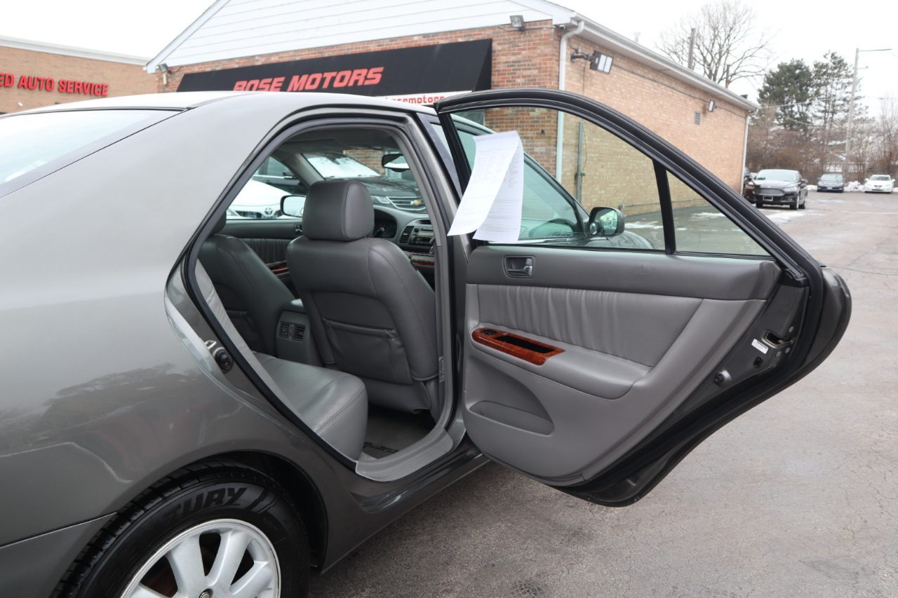 Toyota Camry XLE V6 2004