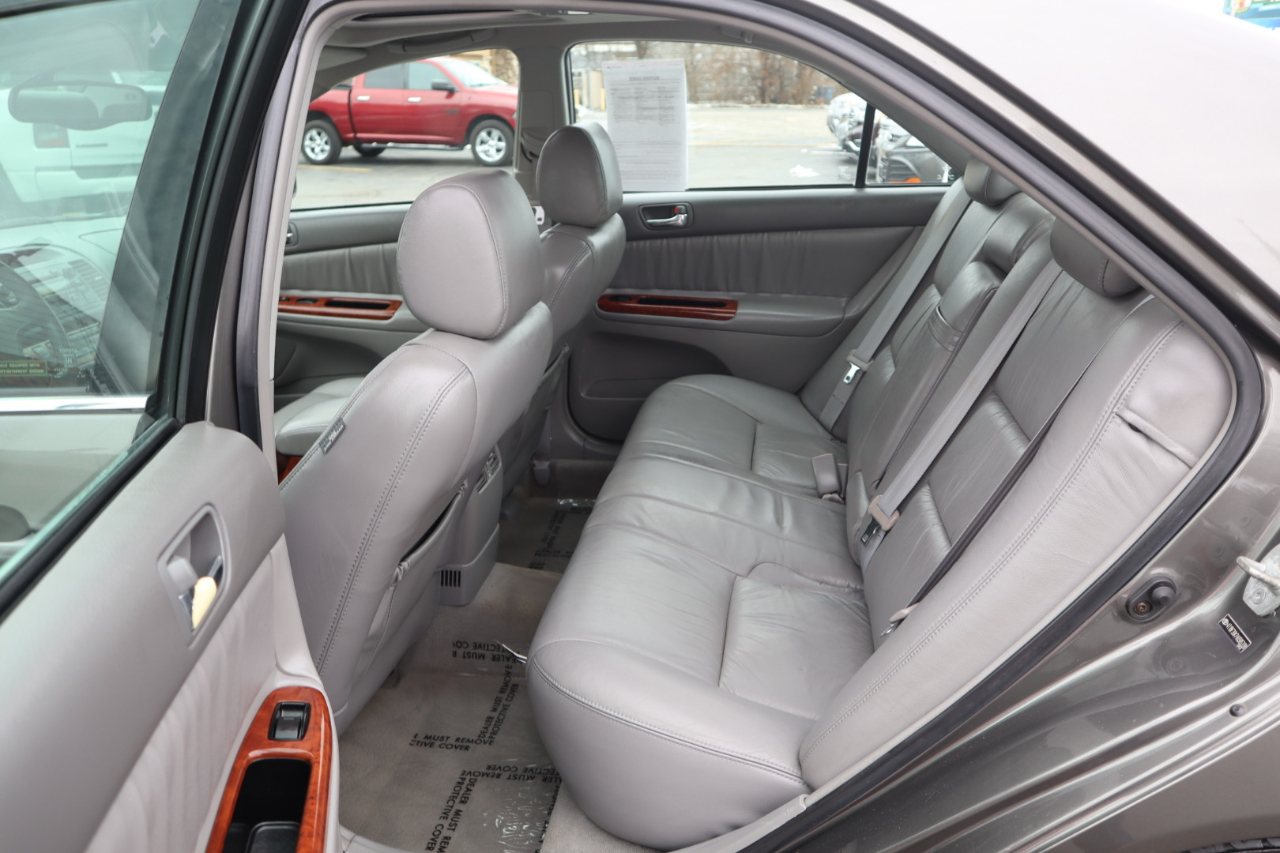 Toyota Camry XLE V6 2004