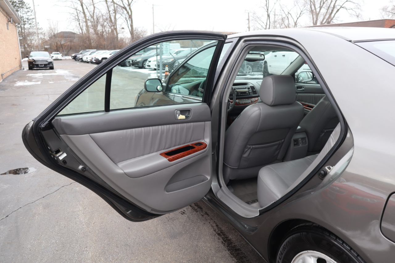 Toyota Camry XLE V6 2004