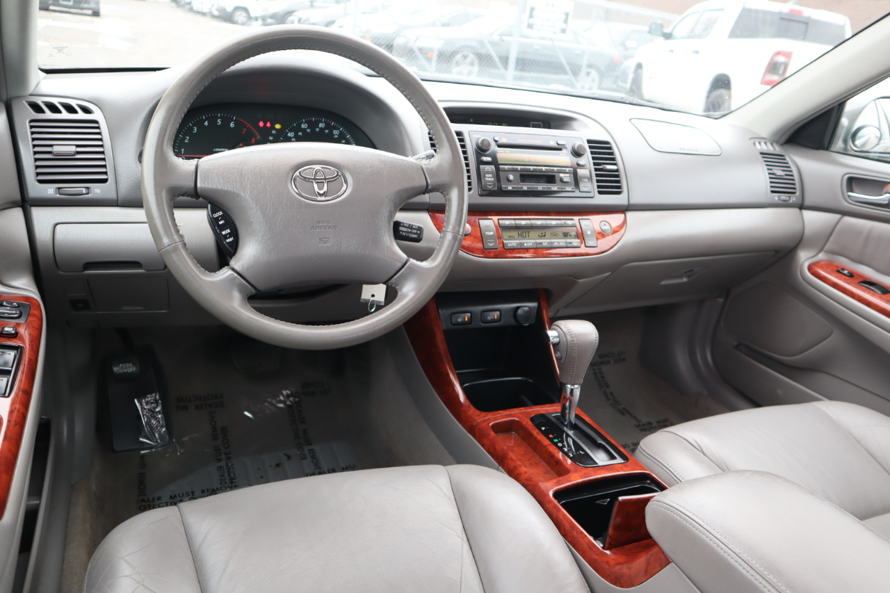 Toyota Camry XLE V6 2004