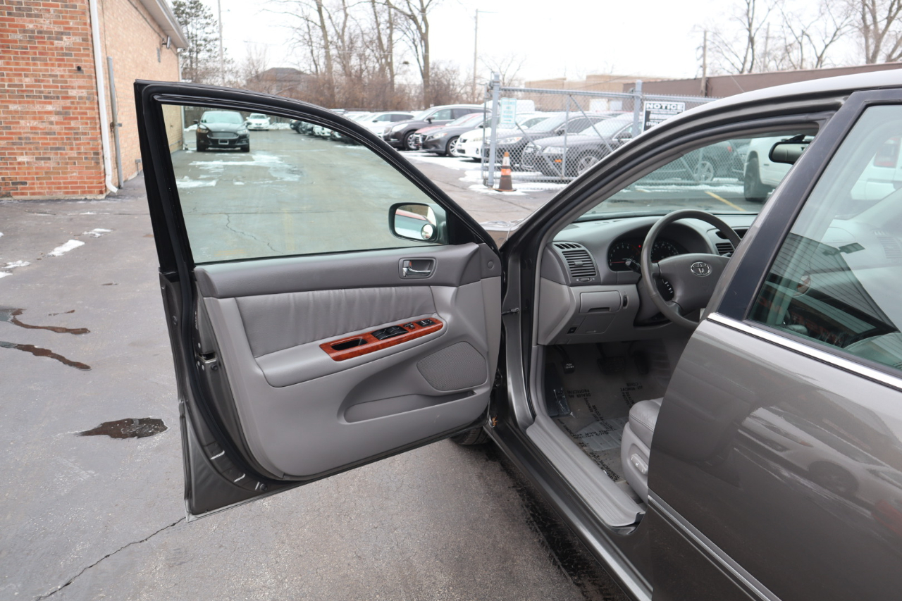 Toyota Camry XLE V6 2004