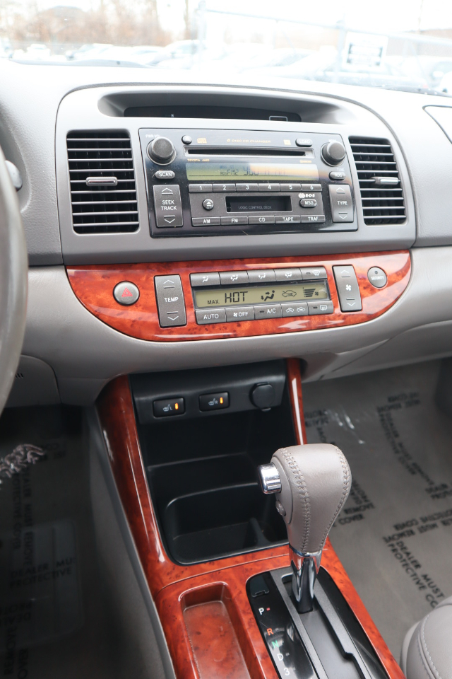 Toyota Camry XLE V6 2004