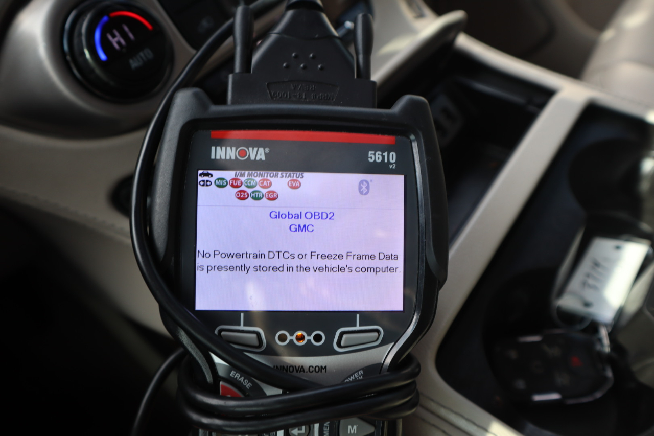 GMC Yukon XL Denali 4WD 2016