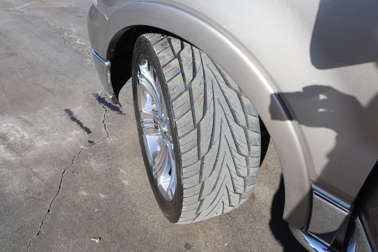 Lincoln Mark LT 2WD 2006