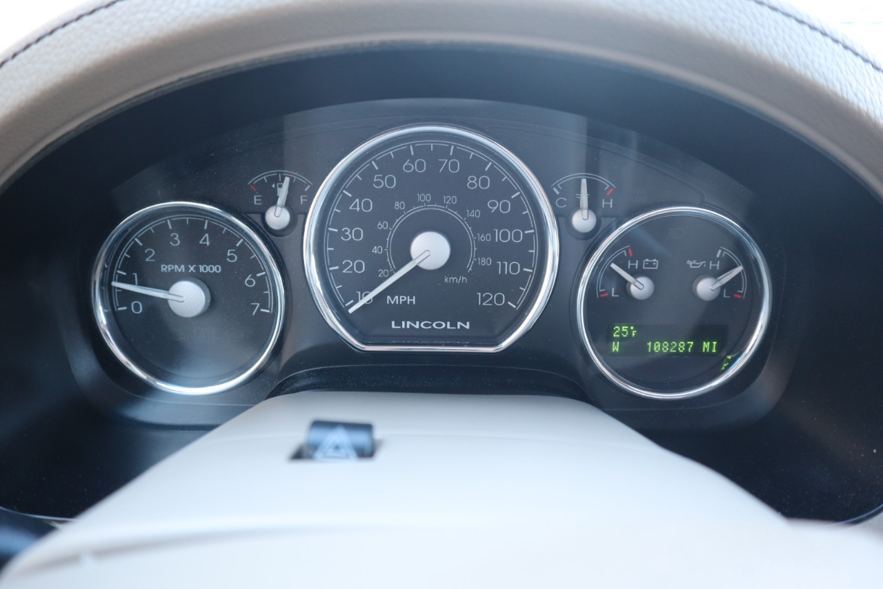 Lincoln Mark LT 2WD 2006