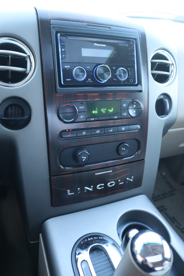 Lincoln Mark LT 2WD 2006