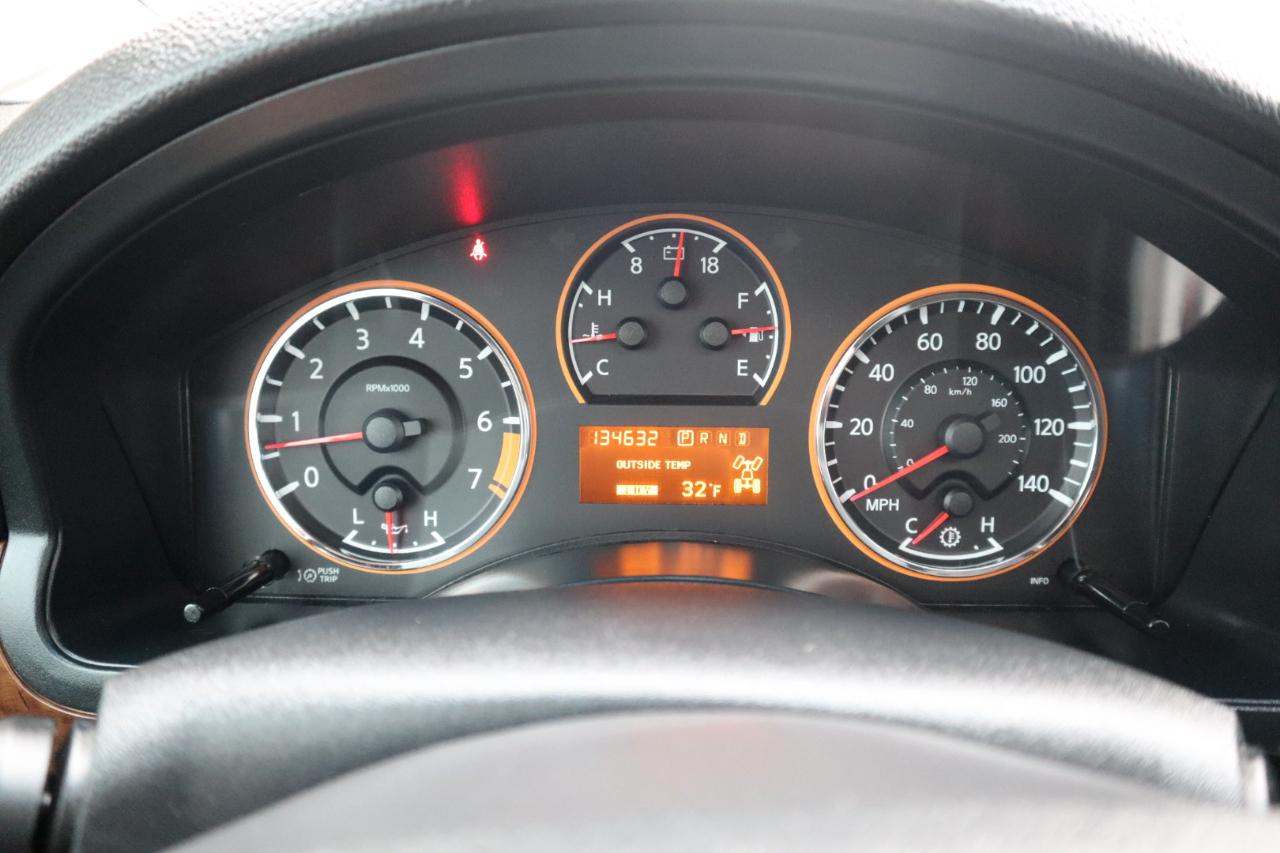 Nissan Armada Platinum 4WD 2013