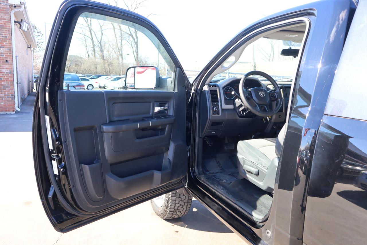 RAM 1500 ST SWB 4WD 2012