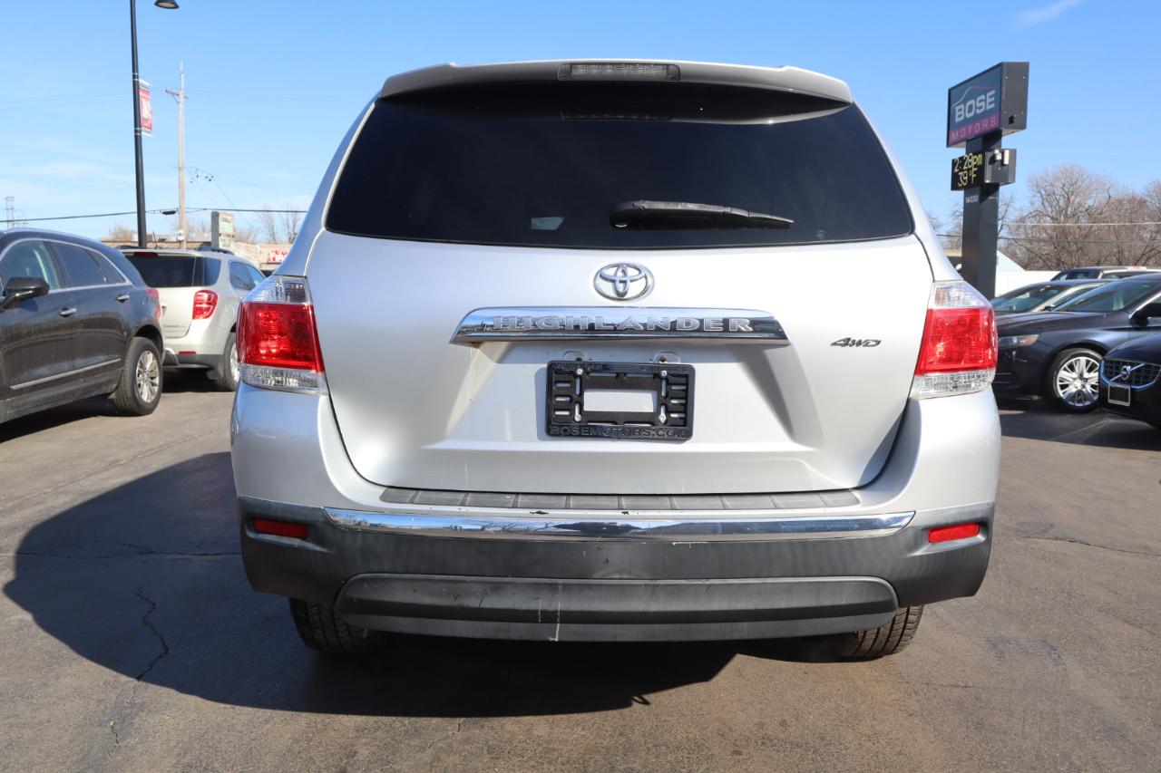 Toyota Highlander Base 4WD 2011