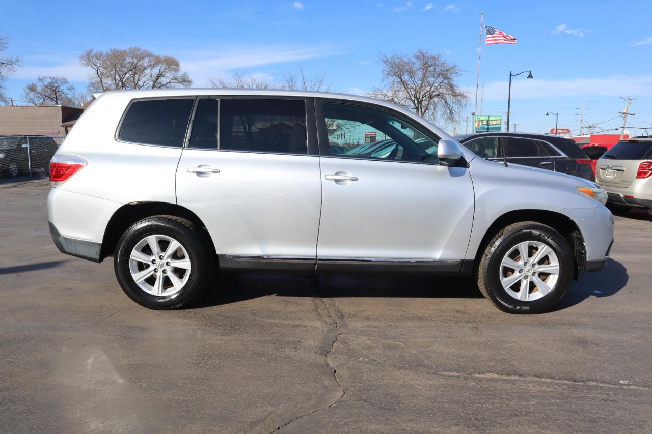 Toyota Highlander Base 4WD 2011