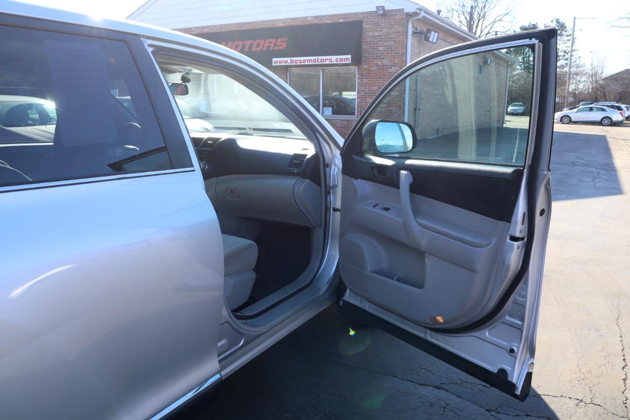 Toyota Highlander Base 4WD 2011