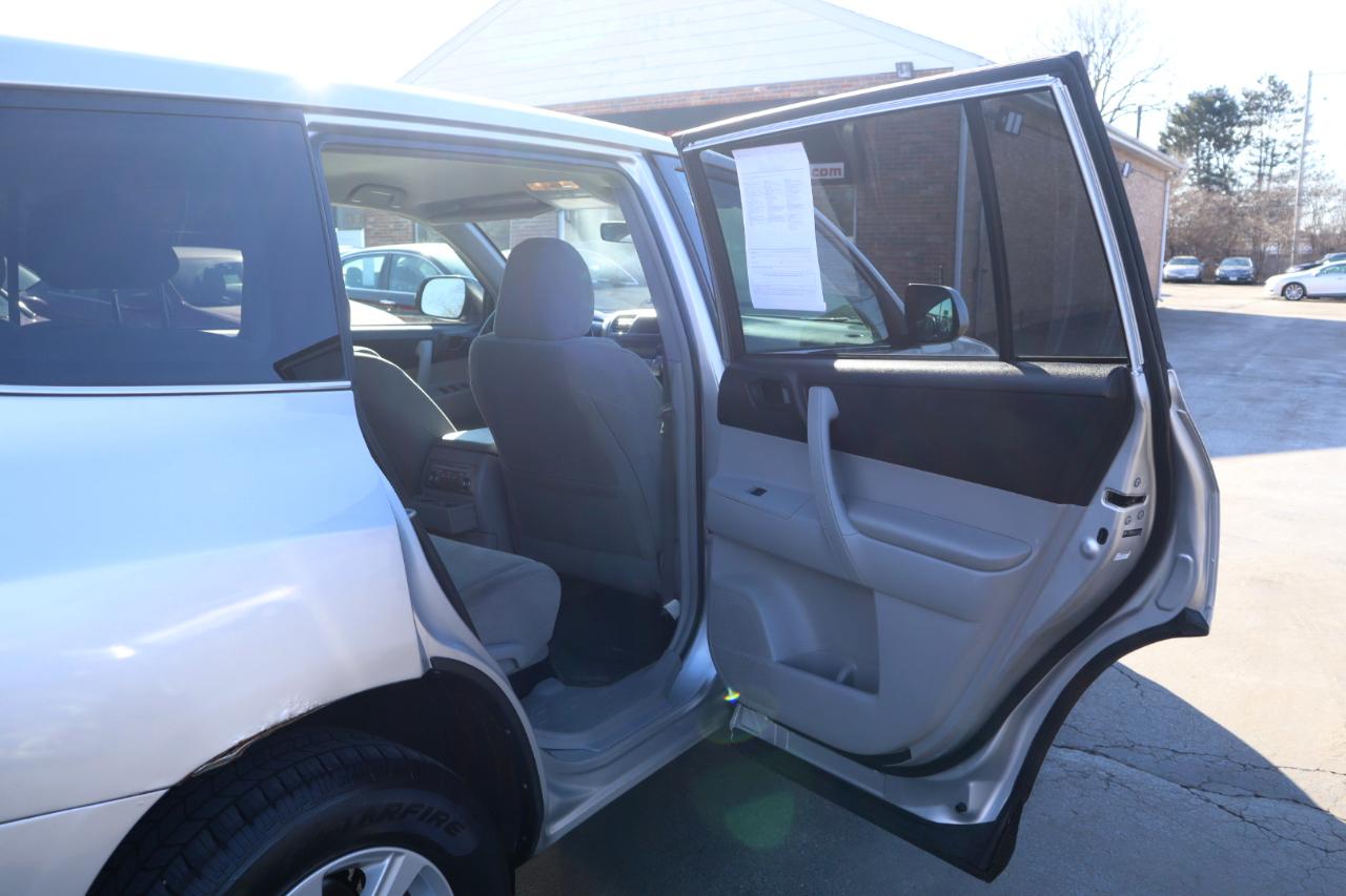 Toyota Highlander Base 4WD 2011