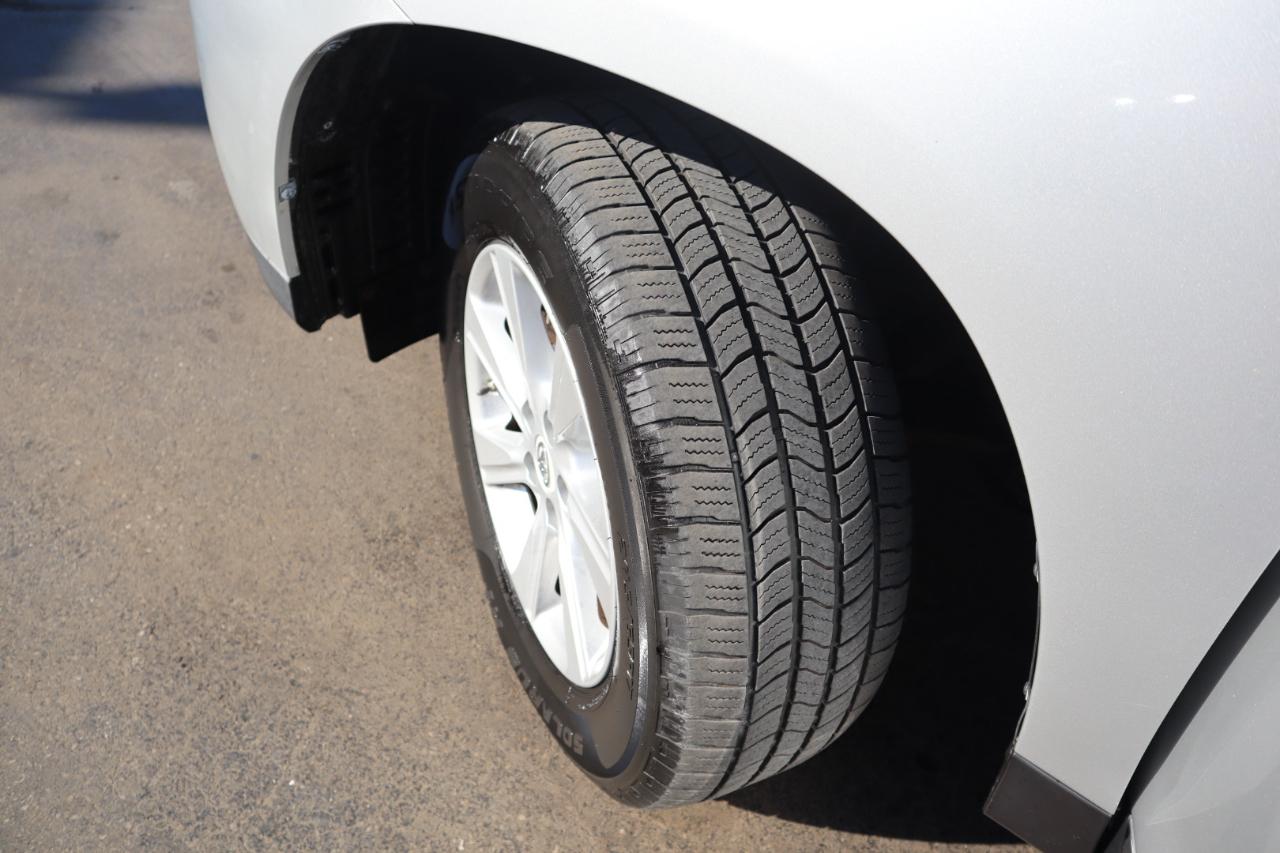 Toyota Highlander Base 4WD 2011