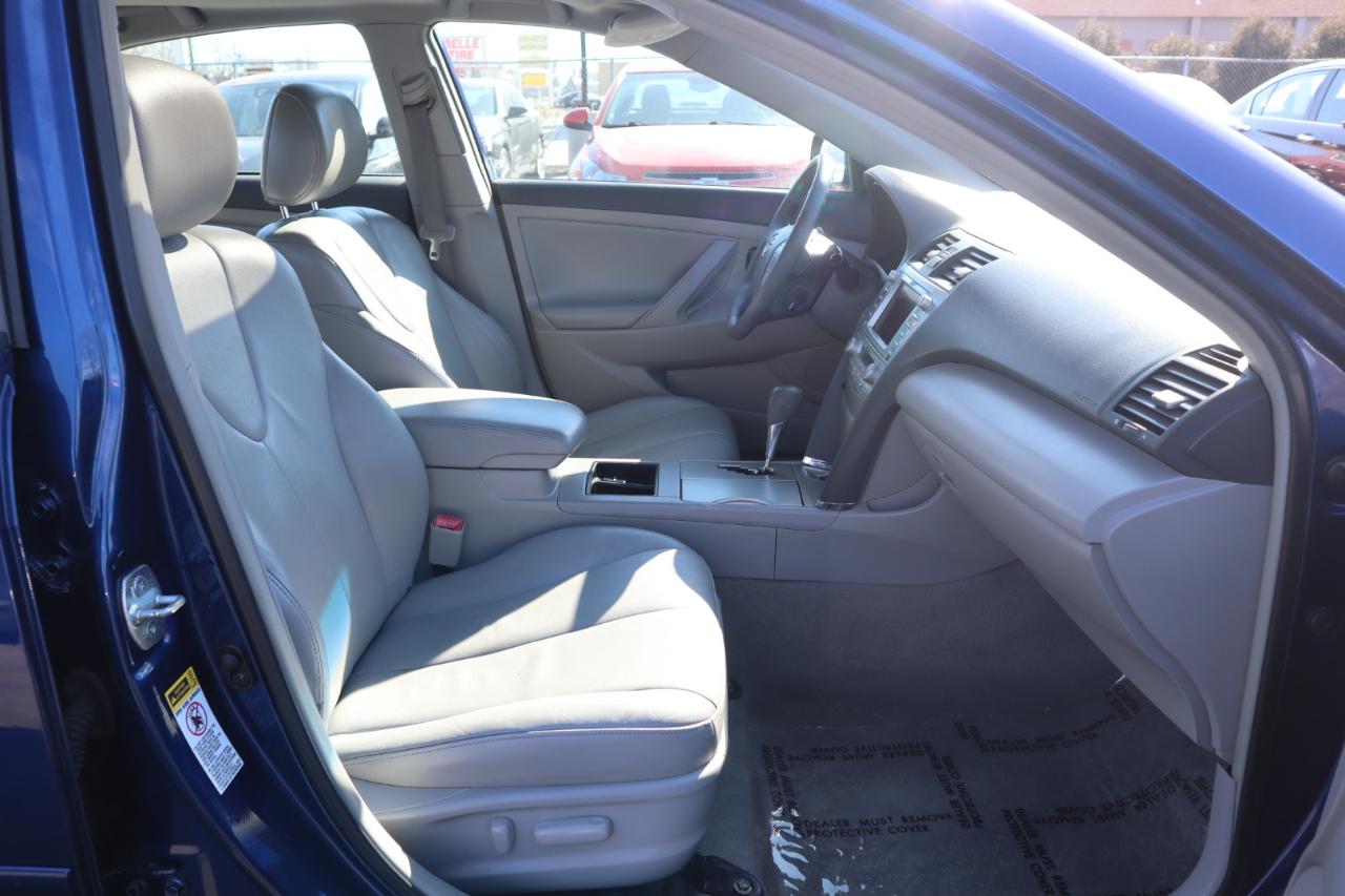 Toyota Camry Hybrid Sedan 2008