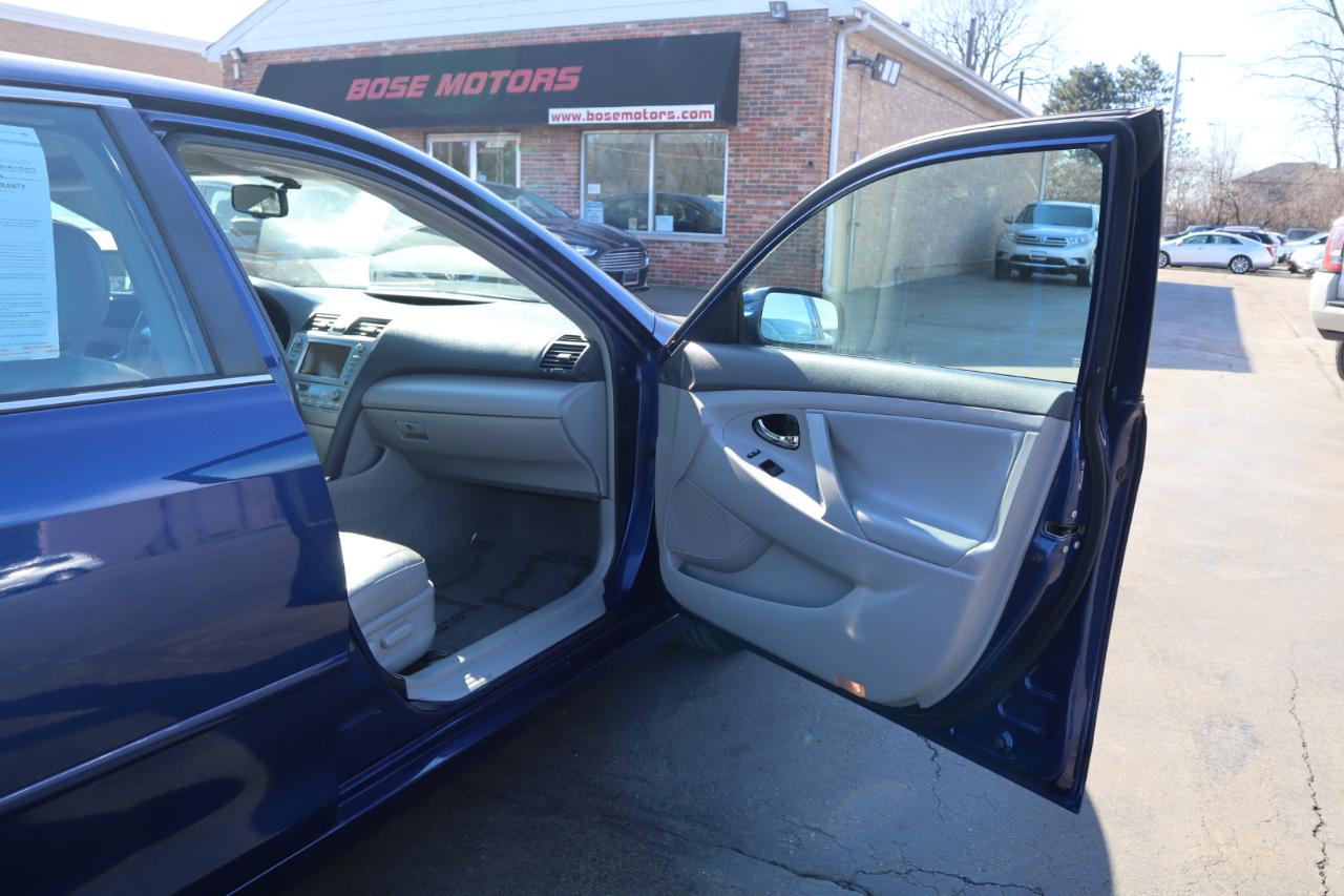 Toyota Camry Hybrid Sedan 2008