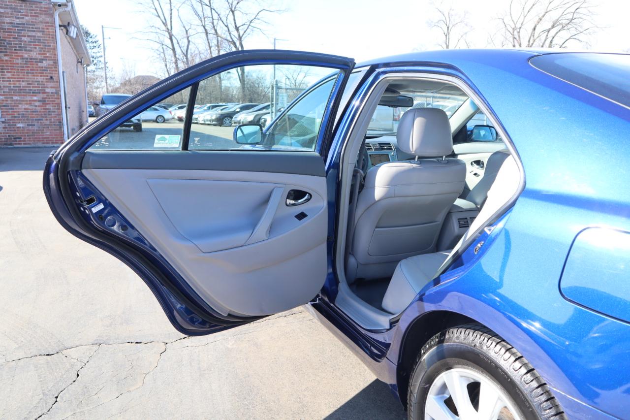 Toyota Camry Hybrid Sedan 2008