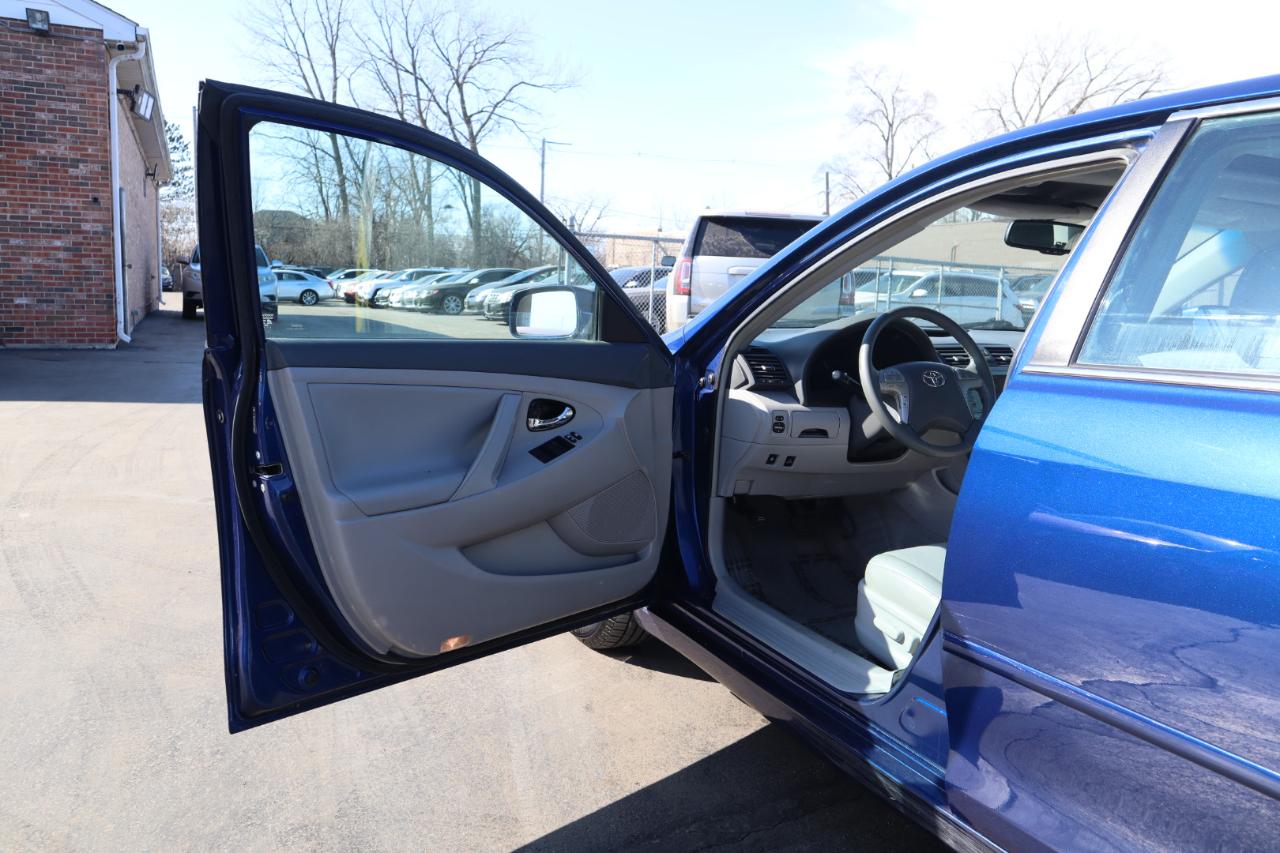 Toyota Camry Hybrid Sedan 2008