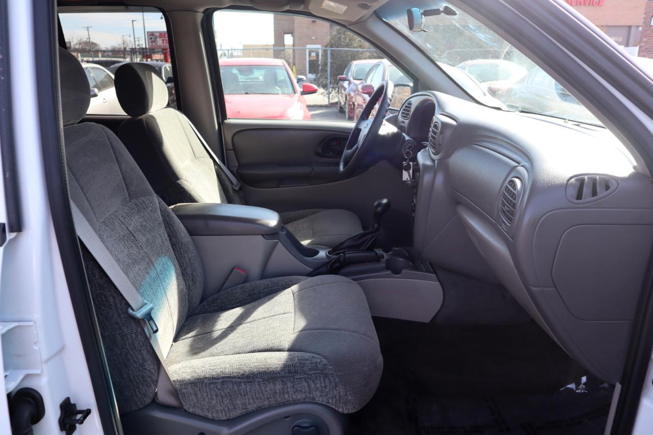 Chevrolet TrailBlazer LS 2WD 2003