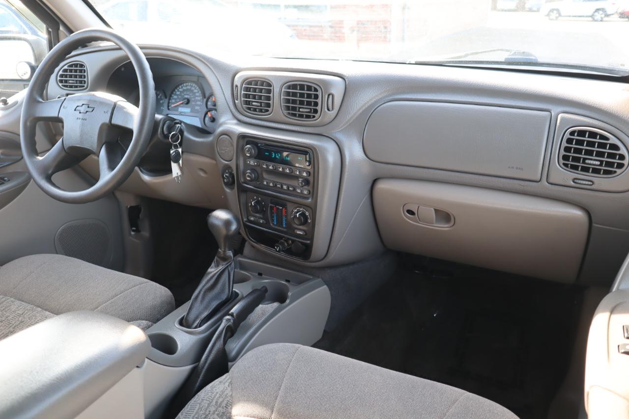 Chevrolet TrailBlazer LS 2WD 2003